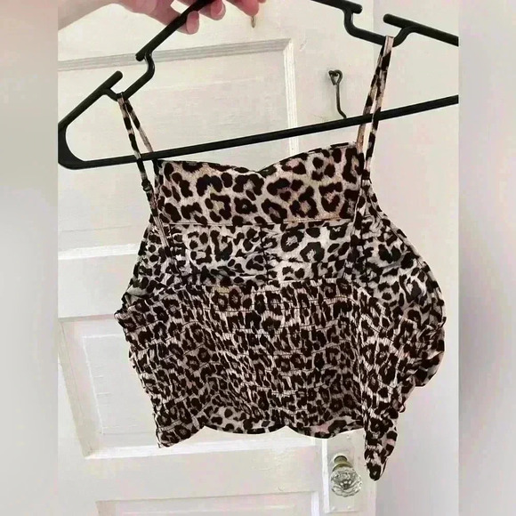 NWT cheetah print spaghetti strap crop top size small - Picture 2 of 5